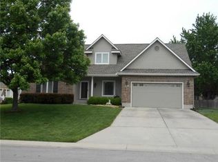 967 NW High Point Dr, Lees Summit, MO 64081