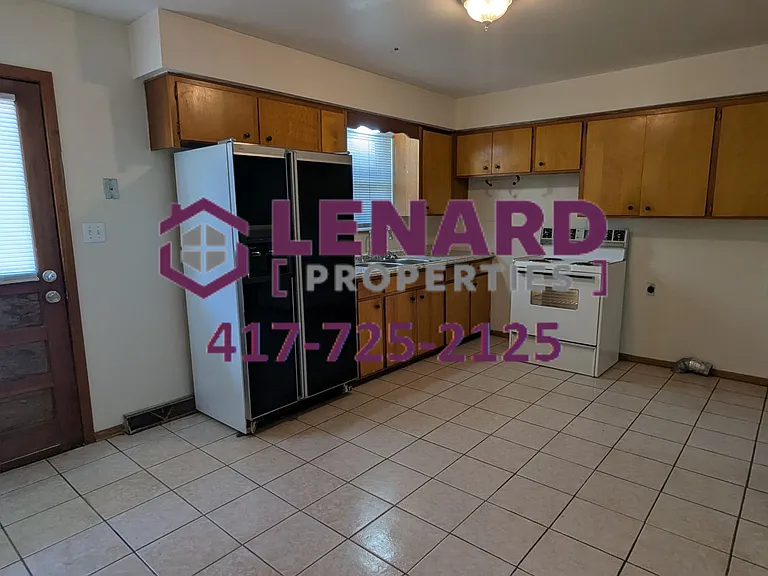 2224 N Clifton Ave — Photo 3