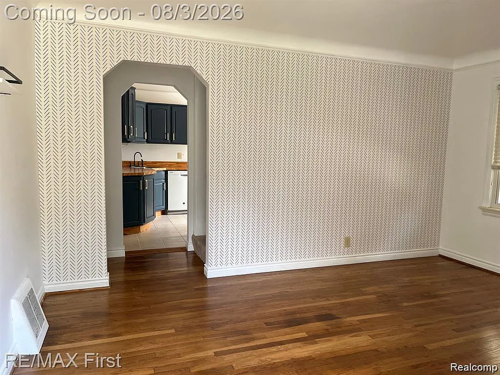 3 bed, 2.0 bath, 1600 sqft, $2,200 — Photo 4