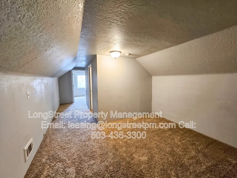 2205 N Willamette Blvd — Photo 17