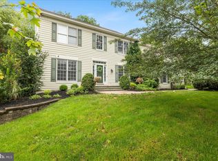 10 Eagleton Farm Rd, Newtown, PA 18940