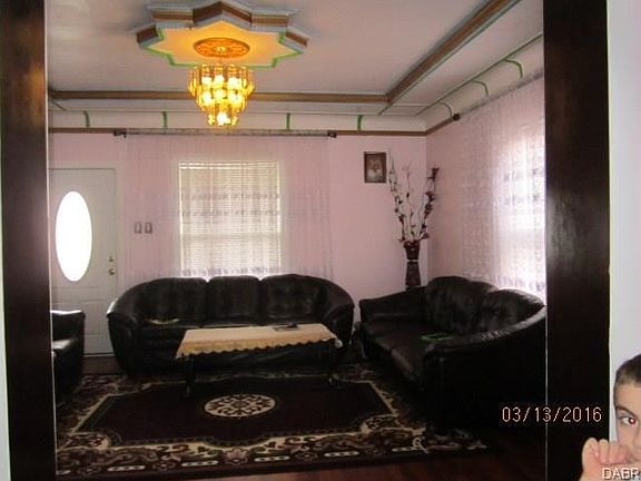 4th image of 1046 Linden Ave