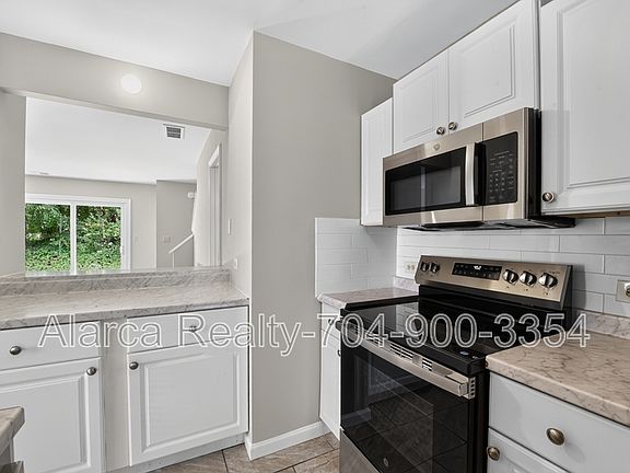 4th image of 3134 Driftwood Dr APT A