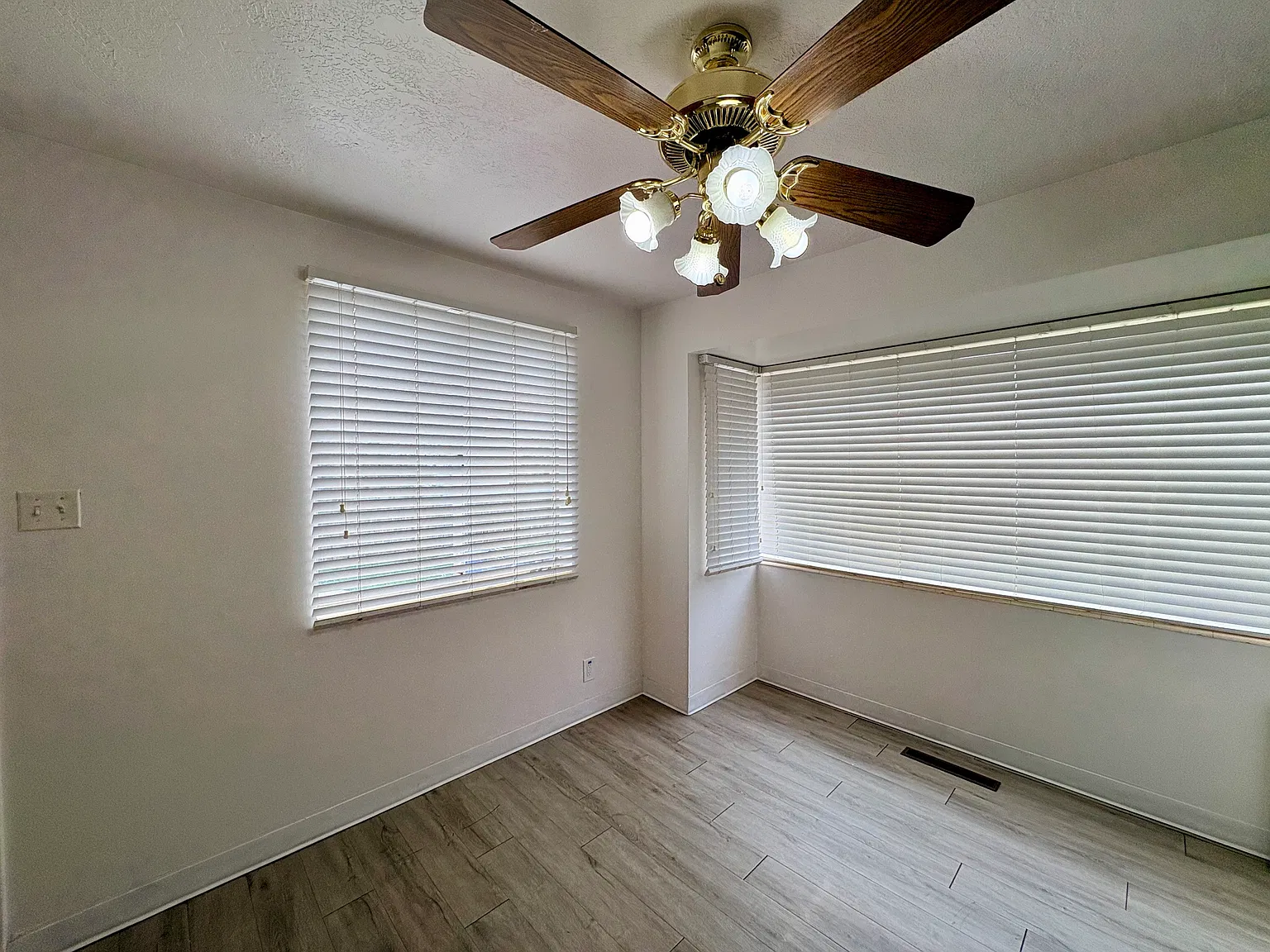 4 bed, 2200 sqft, $2,150 — Photo 4