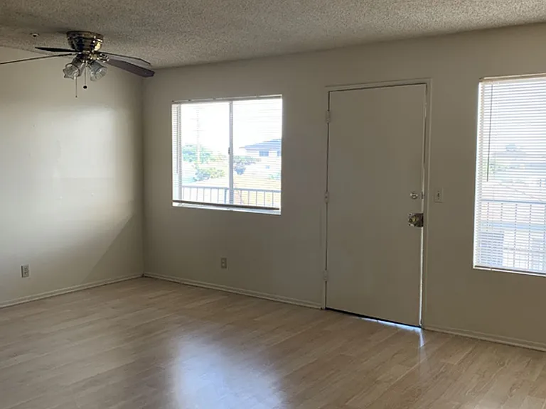 13415 Doty Ave — Photo 26