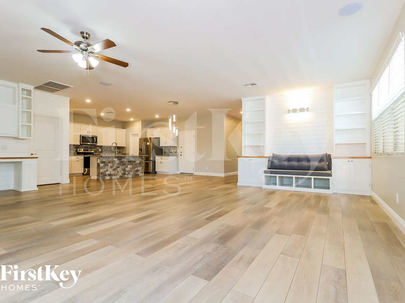 3 bed, 2.0 bath, 1887 sqft, $2,360 — Photo 4