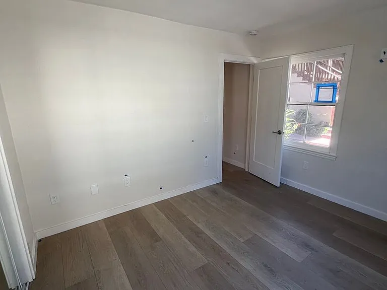 584 N 2nd St — Photo 7