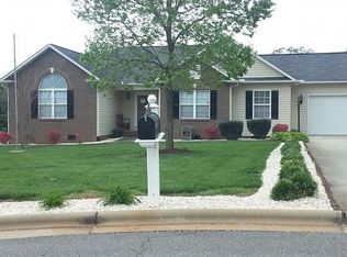 2749 Sterling Ct, Claremont, NC 28610