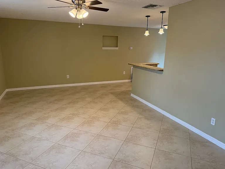 E Skyline Dr — Photo 3