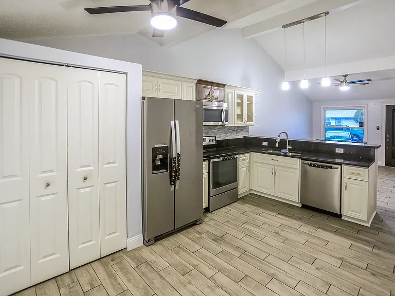 8307 Regina Pl — Photo 18