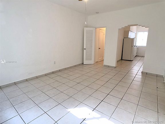 4th image of 1136 Pennsylvania Ave APT 9