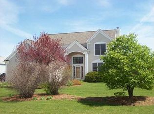 W147N6636 Ash Dr, Menomonee Falls, WI 53051