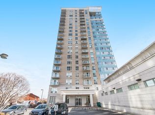 90 Landry St #1204, Ottawa, ON K1L 0A9