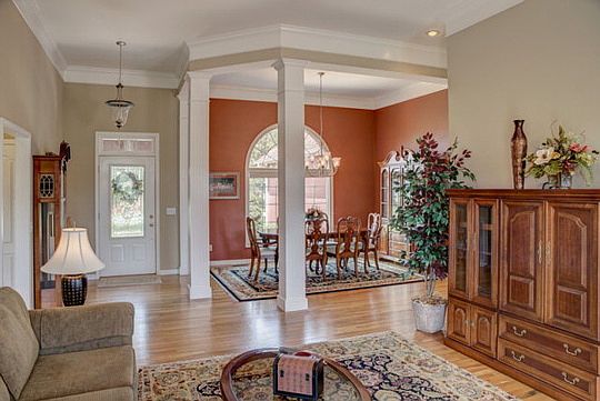 4th image of 1115 Heathwood West Dr