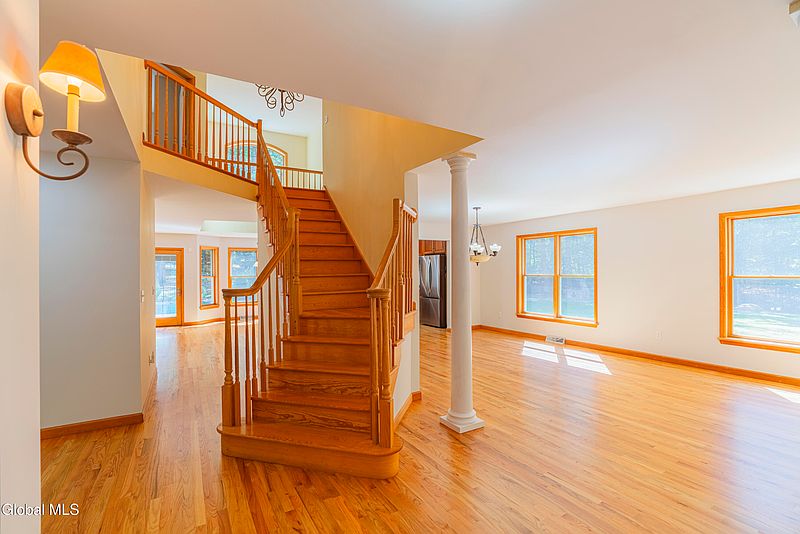 5th image of 28 Hill Road