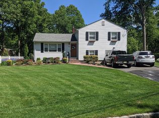 72 Dogwood Ln, New Providence, NJ 07974
