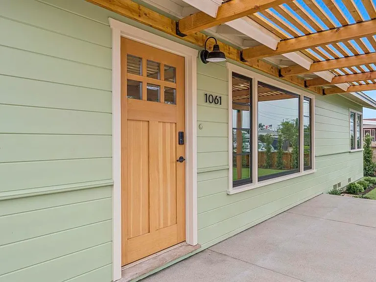 1061 Buena Vista Way — Photo 7