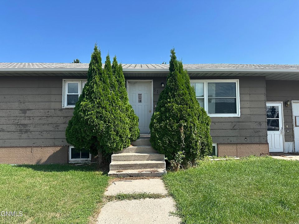 1st image of 513 3rd St E