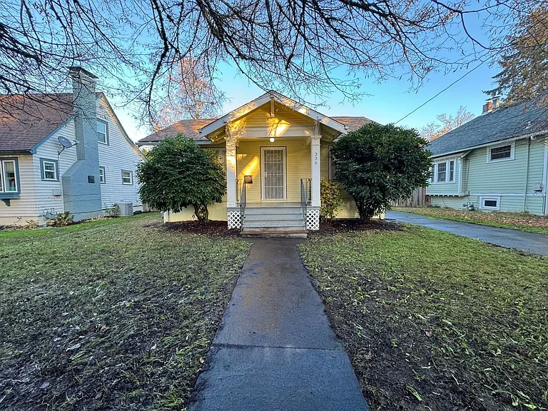 336 23rd St SE — Photo 2