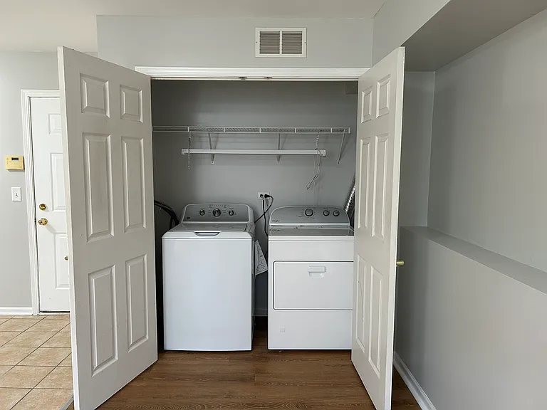 150 Enclave Cir #E — Photo 10