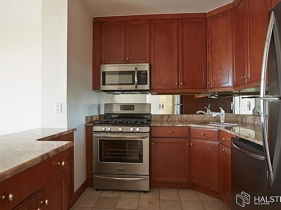 3rd image of 22 W 15th St APT 18D