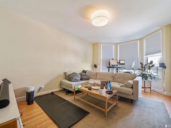 4th image of 395 Frederick St