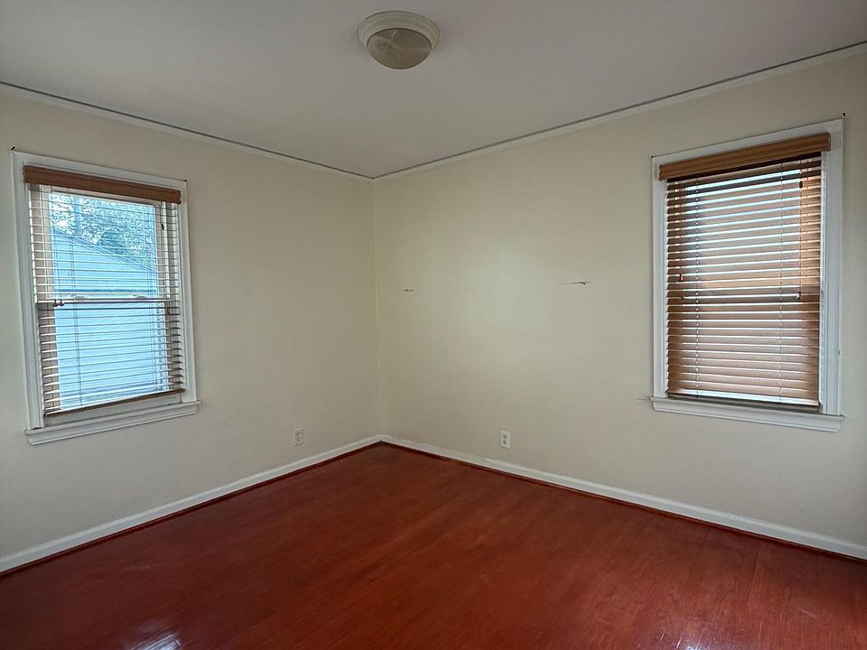24811 Notre Dame St, photo 4