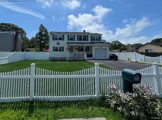 42 Adobe Dr, Shirley, NY 11967