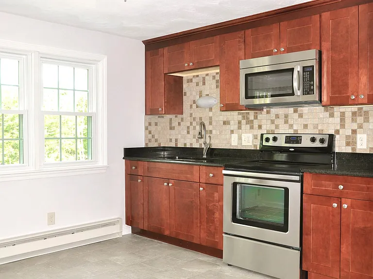 152 Main St #8 — Photo 1