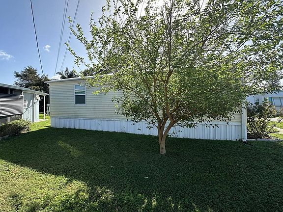 5th image of 22 Lake Breeze Dr #A