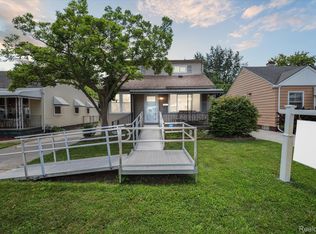 18722 Woodside St, Harper Woods, MI 48225