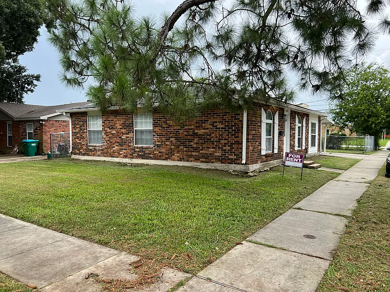 3877 W Loyola Dr — Photo 2