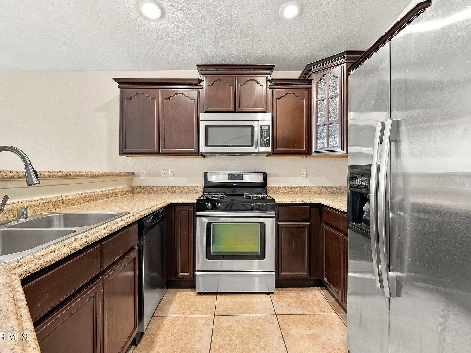 3 bed, 3.0 bath, 1116 sqft, $1,600 — Photo 4