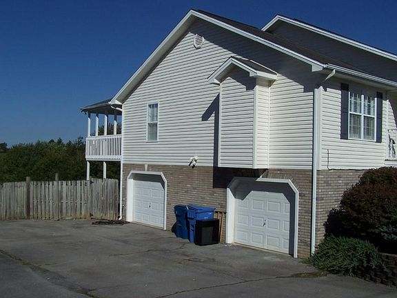 4th image of 211 Chimney Top Ln