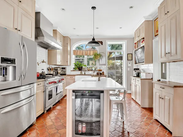 10 Carroll Street image 4 of 21