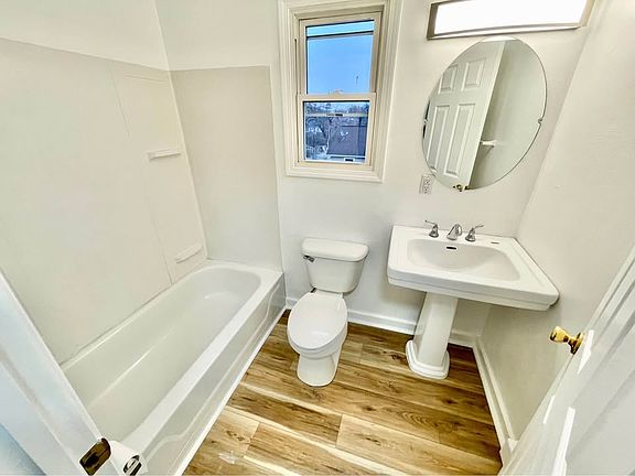 5th image of 627 Loudon Ave NW #629