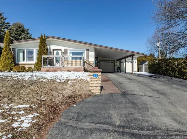 27 Richard Ave, Bouctouche, NB E4S 3T1