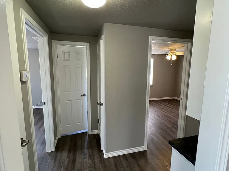 1106 Foster Ln — Photo 8