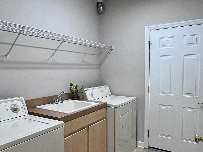 Waterford Place Apartments & Villas — Photo 8