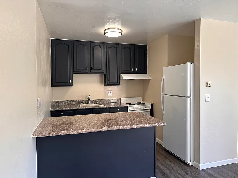 2850 Sneath Ln Apts — Photo 5