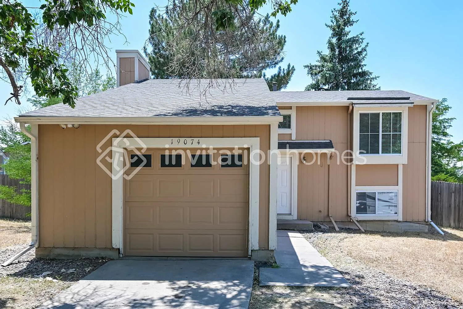 19074 E Mansfield Dr Aurora, CO 80013 — Photo 1