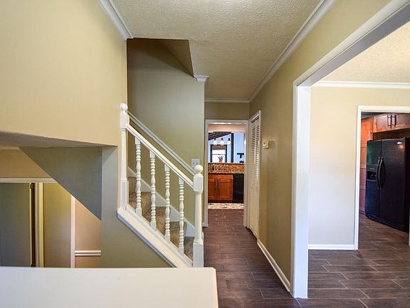 4th image of 3087 Burr Oak Ct