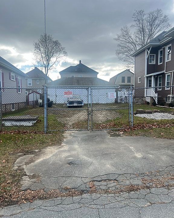 2nd image of 113 Irvington St