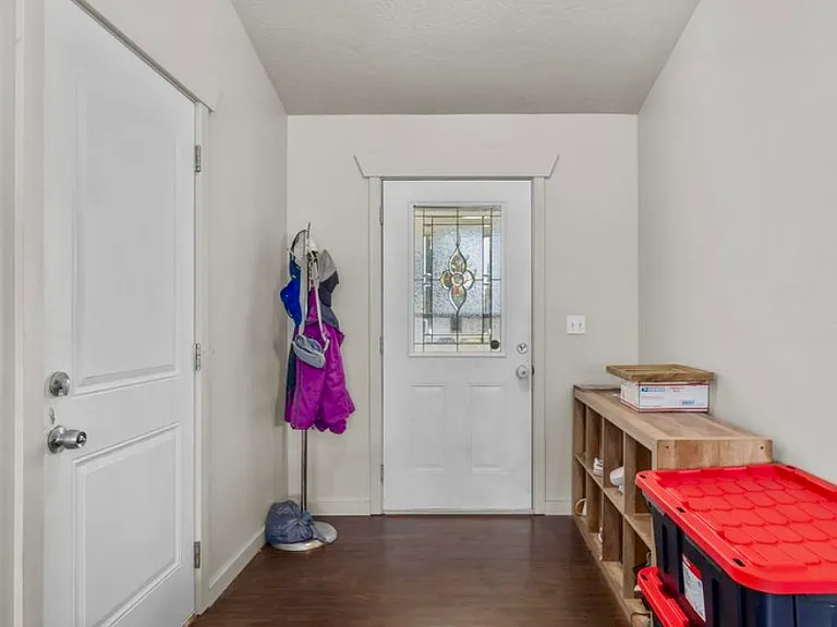1110 SW Isaac Ln — Photo 3