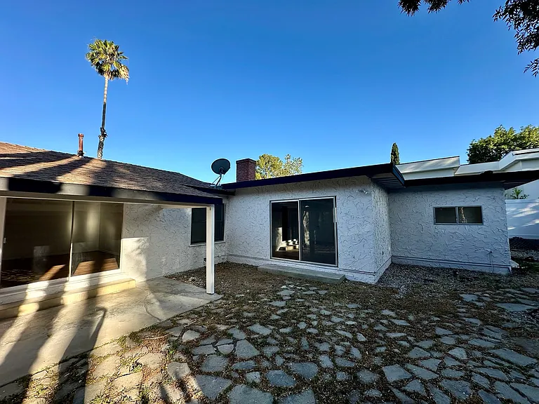 Melvin Ave — Photo 11