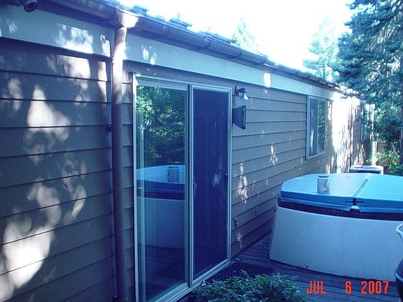 Hot tub/back yard