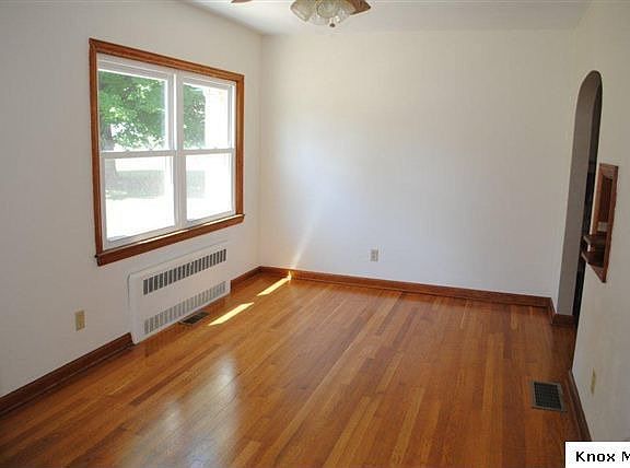 4th image of 220 Ames St
