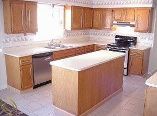 2113 Harned Dr, Troy, MI