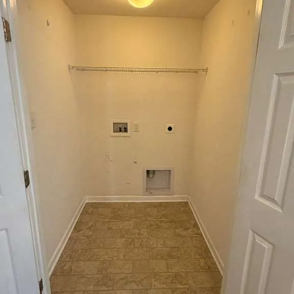 38 Lombard Ln — Photo 30