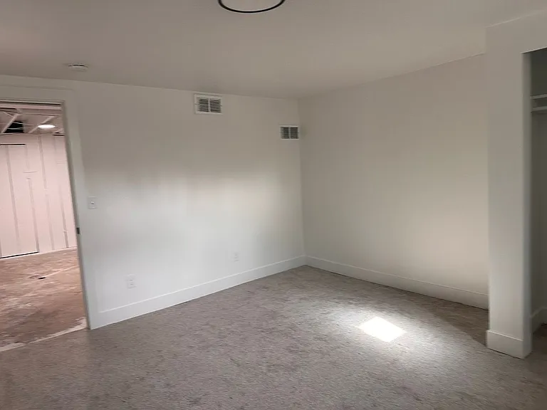 1433 E 2700 S — Photo 14